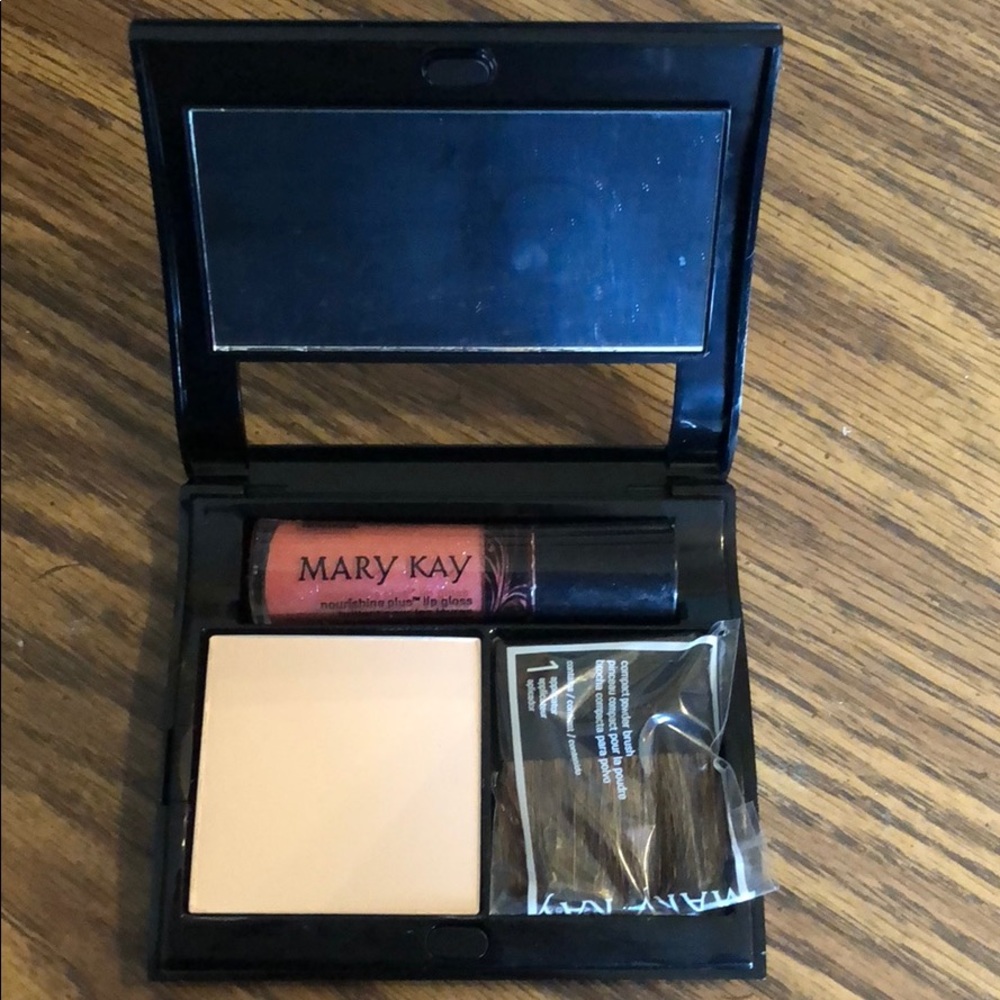 Mary Kay Customizable Compact - Picture 4 of 8